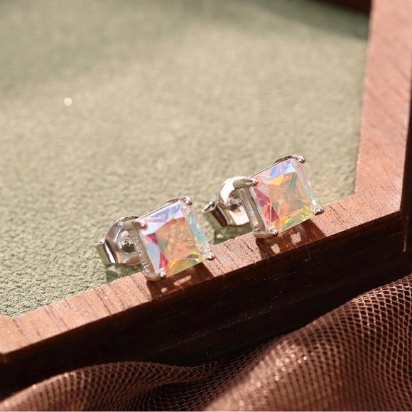 Silver Cubic Zirconia Stud Earrings 6mm NIP - Picture 4 of 8